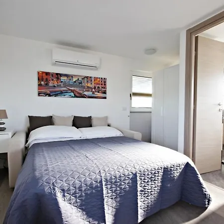 Romantic Attic With Terrace Over 公寓
